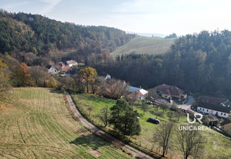 Prodej stavebního pozemku 2184 m2 na klidném místě, Letovice, okres Blansko