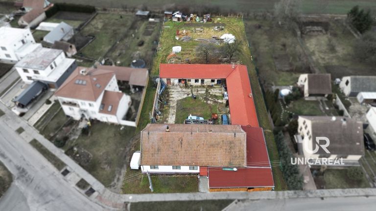 Prodej zemědělské usedlosti s hospodou, Trstěnice u Moravského Krumlova
