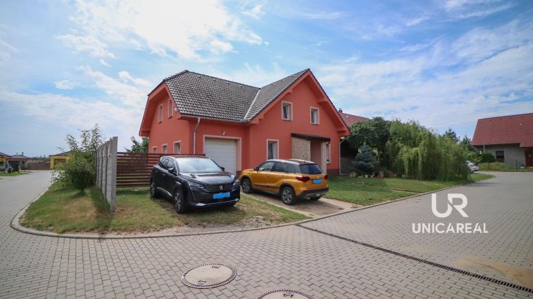 Prodej rodinného domu 233 m2, pozemek 651 m2 – Božice, okres Znojmo