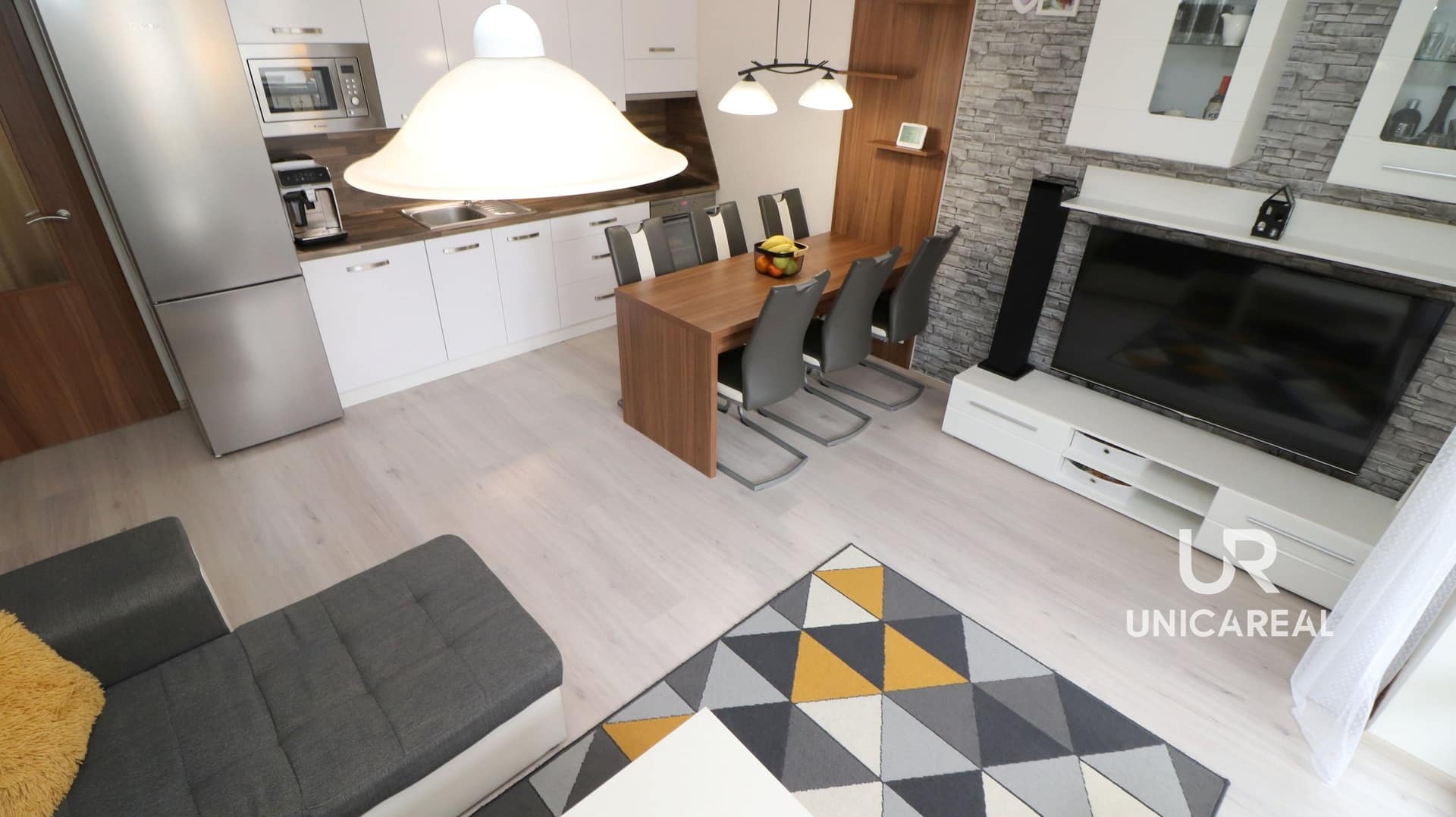 Prodej-bytu-3kk-Brno-Zebetin-Kamechy-ulice-Zabi-obyvak-4