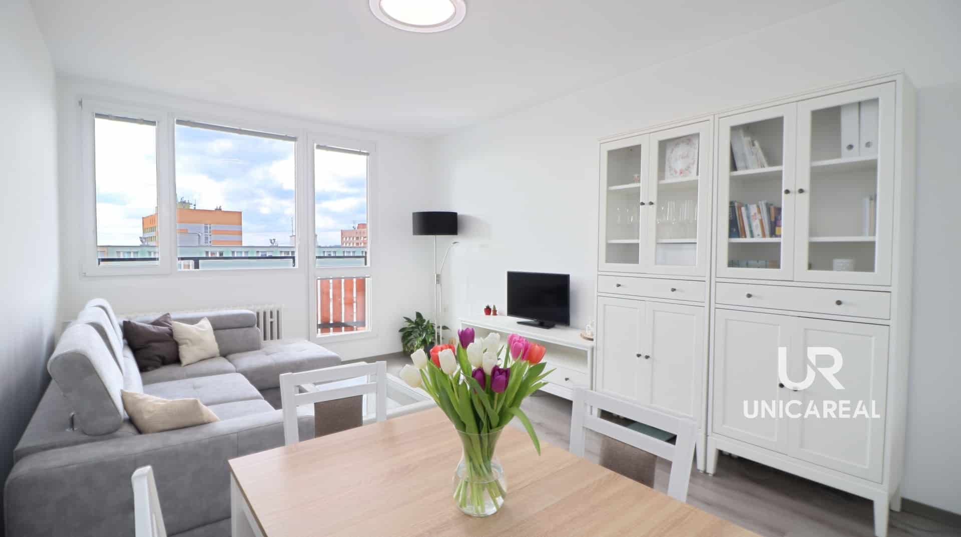 Prodej-bytu-31-Brno-Lesna-Sramkova-obyvaci-pokoj