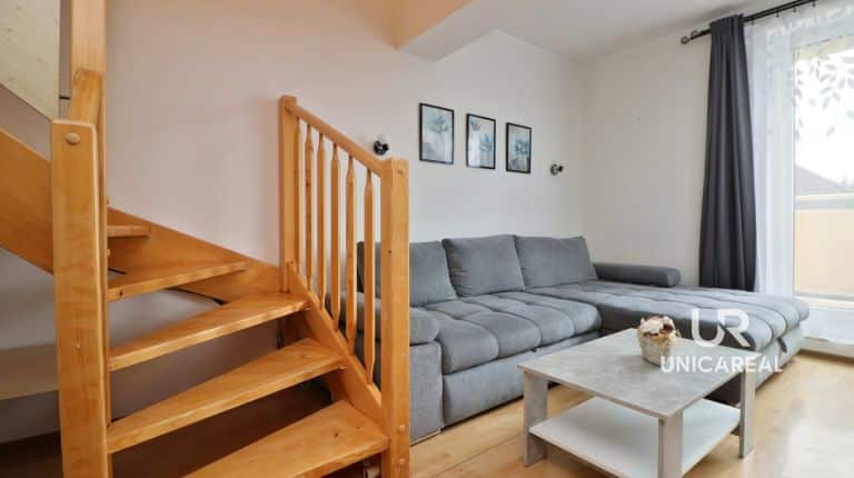 Mezonetový byt 3+kk 77 m², garáž. stání, zahrádka, Velešovice