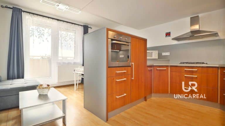 Mezonetový byt 3+kk 77 m², garáž. stání, zahrádka, Velešovice