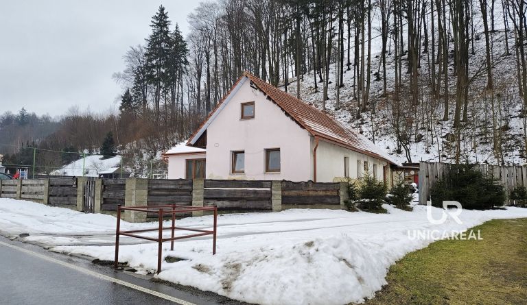 Prodej rodinného domu 3+1 k bydlení či rekreaci, Pohledy, Z.P.: 203m², C.P.: 1307m²