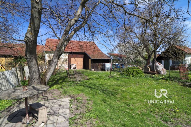 Prodej chalupy s velkou zahradou Chvalkovice