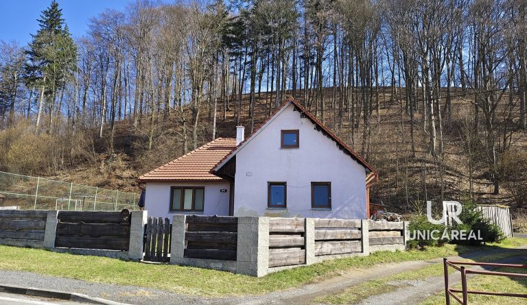 Prodej rodinného domu 3+1 s pozemkem 1307m², obec Pohledy
