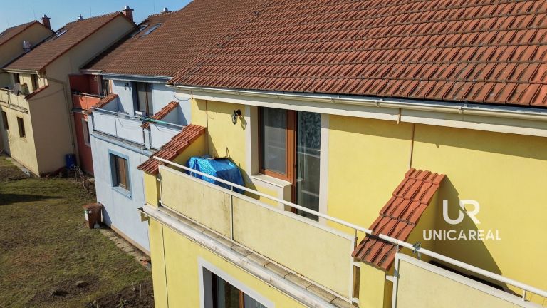 Mezonetový byt 3+kk 77 m², garáž. stání, zahrádka, Velešovice