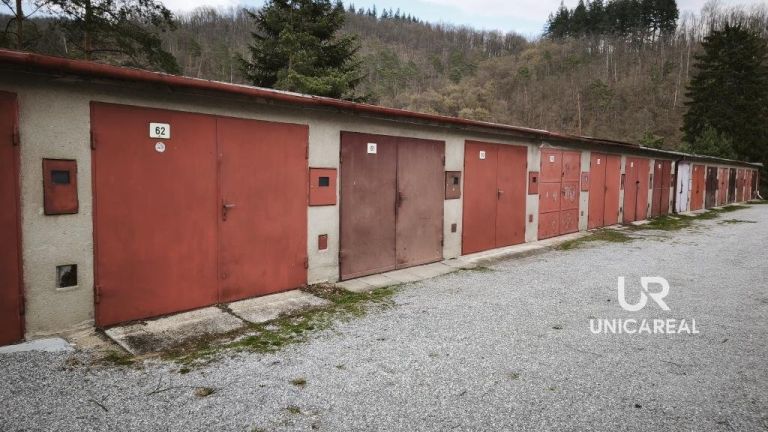 Prodej garáže 20 m², Adamov, Plotní