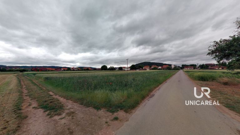 Prodej stavebního pozemku 2 596 m², Drásov