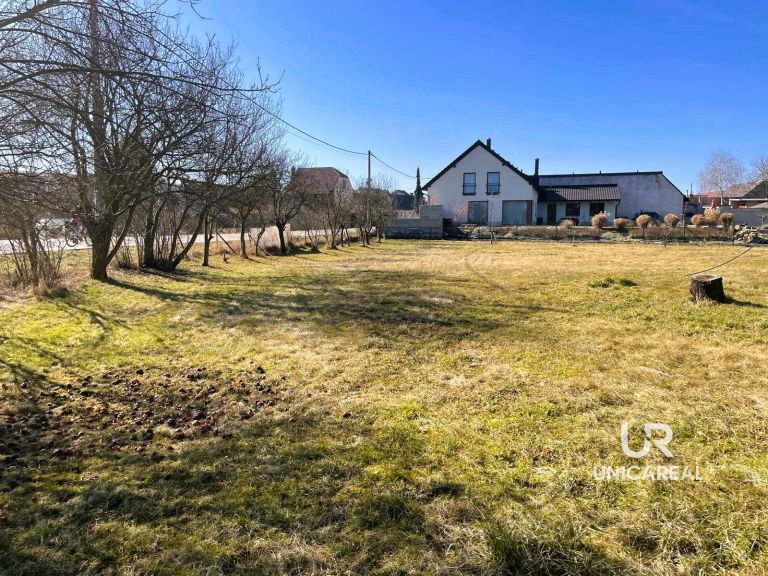 Prodej stavebního pozemku 2 348 m², Kovalovice