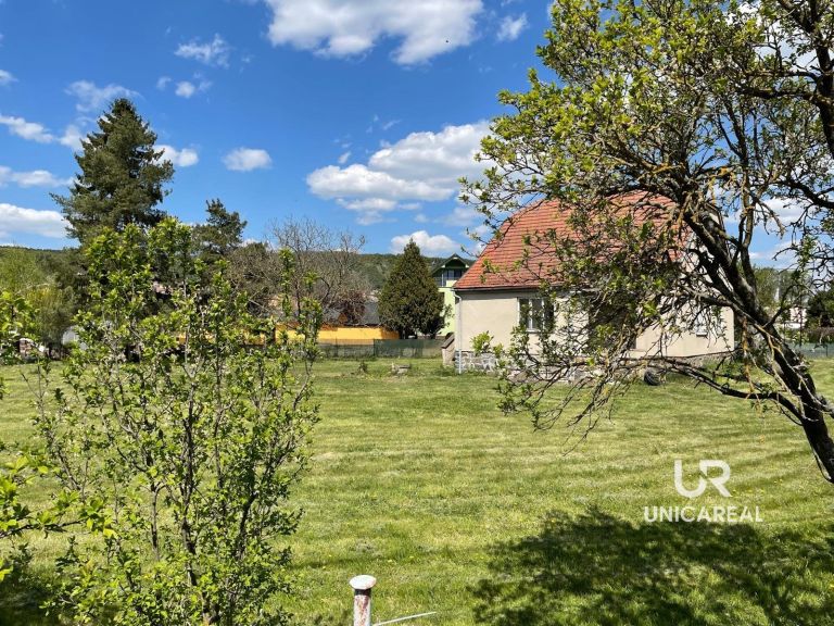 Prodej stavebního pozemku 2 348 m², Kovalovice