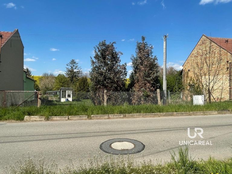 Prodej stavebního pozemku 965 m², Kojátky