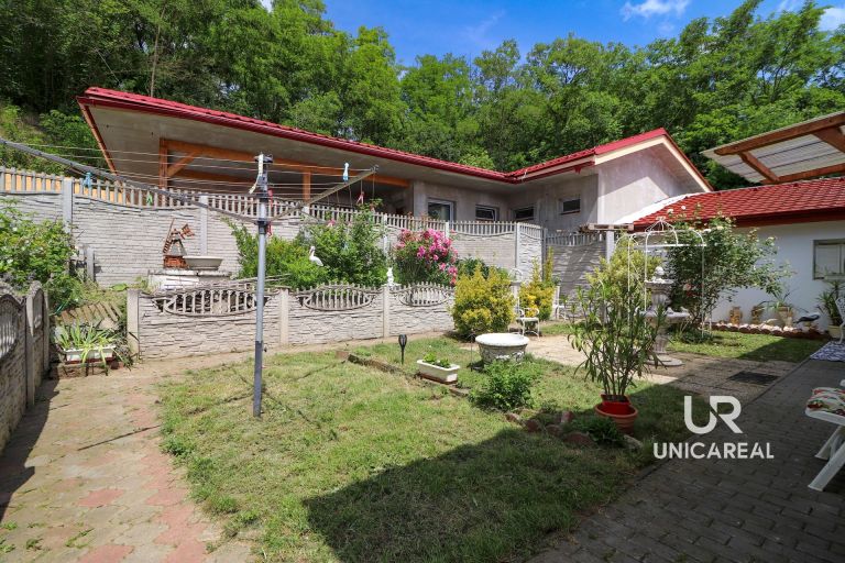 Prodej rodinného domu 230 m², Ořechov, pozemek 1573m2