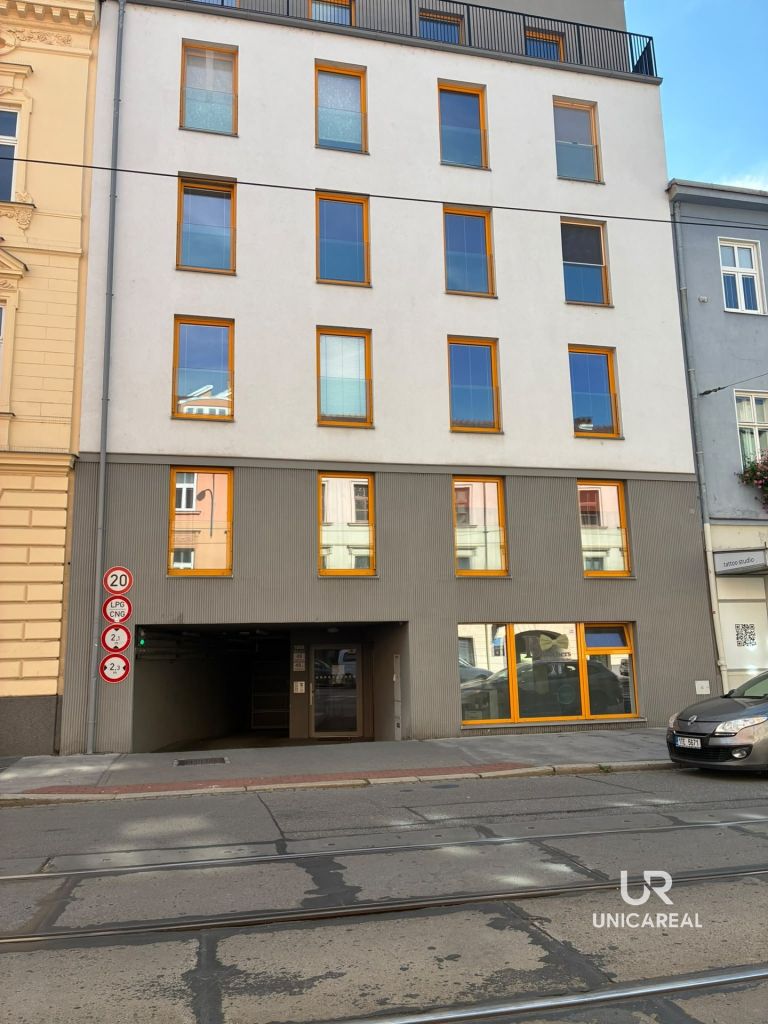 Pronájem garážového stání 11 m², ul. Hybešova , Brno, Staré Brno