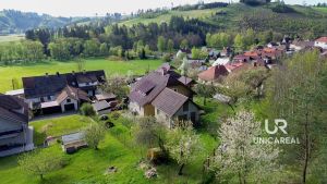 Prodej-RD-Dalecin-Vysocina-pohled-dum-a-krajina