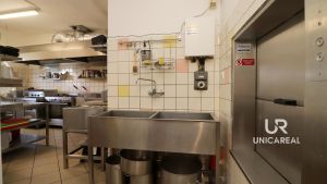 Restaurace-sedy-lev-Brno-zidenice-kuchyn-3