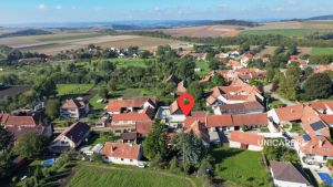 letecky-pohled-na-dum-a-obec