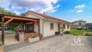 Prodej-RD-bungalov-4kk-Melcany-parkovani