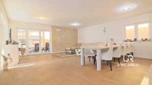 Obyvaci-a-jidelni-cast-bungalovu