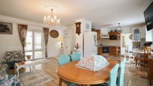 Obyvaci-pokoj-s-kuchyni-rodinny-dum