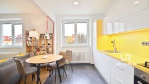 Kuchyne-s-jidelnim-koutem